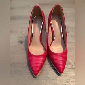 Bright pink BCBG pumps. Size 8.